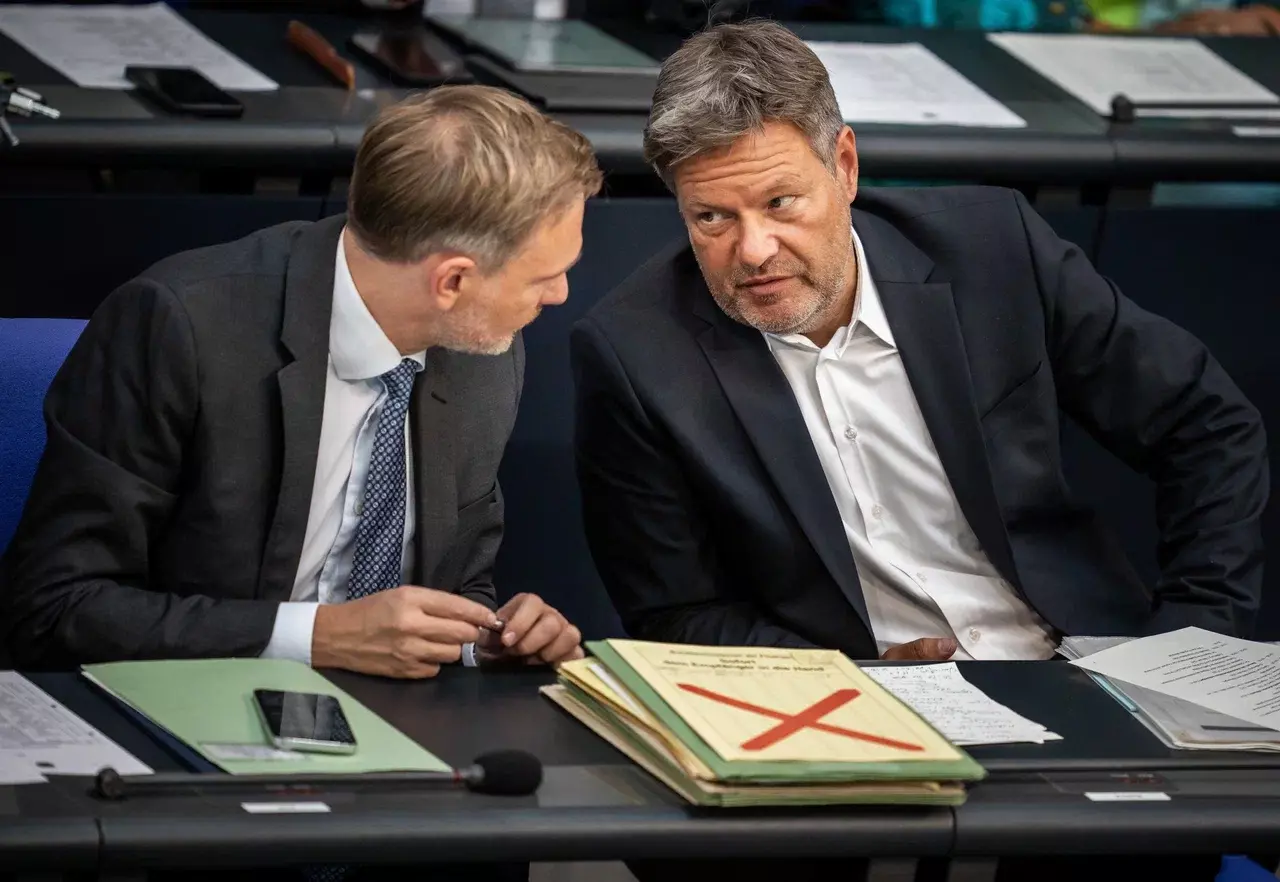 Habeck warnt vor Folgen des Verfassungsgerichtsurteils und kritisiert Lindner