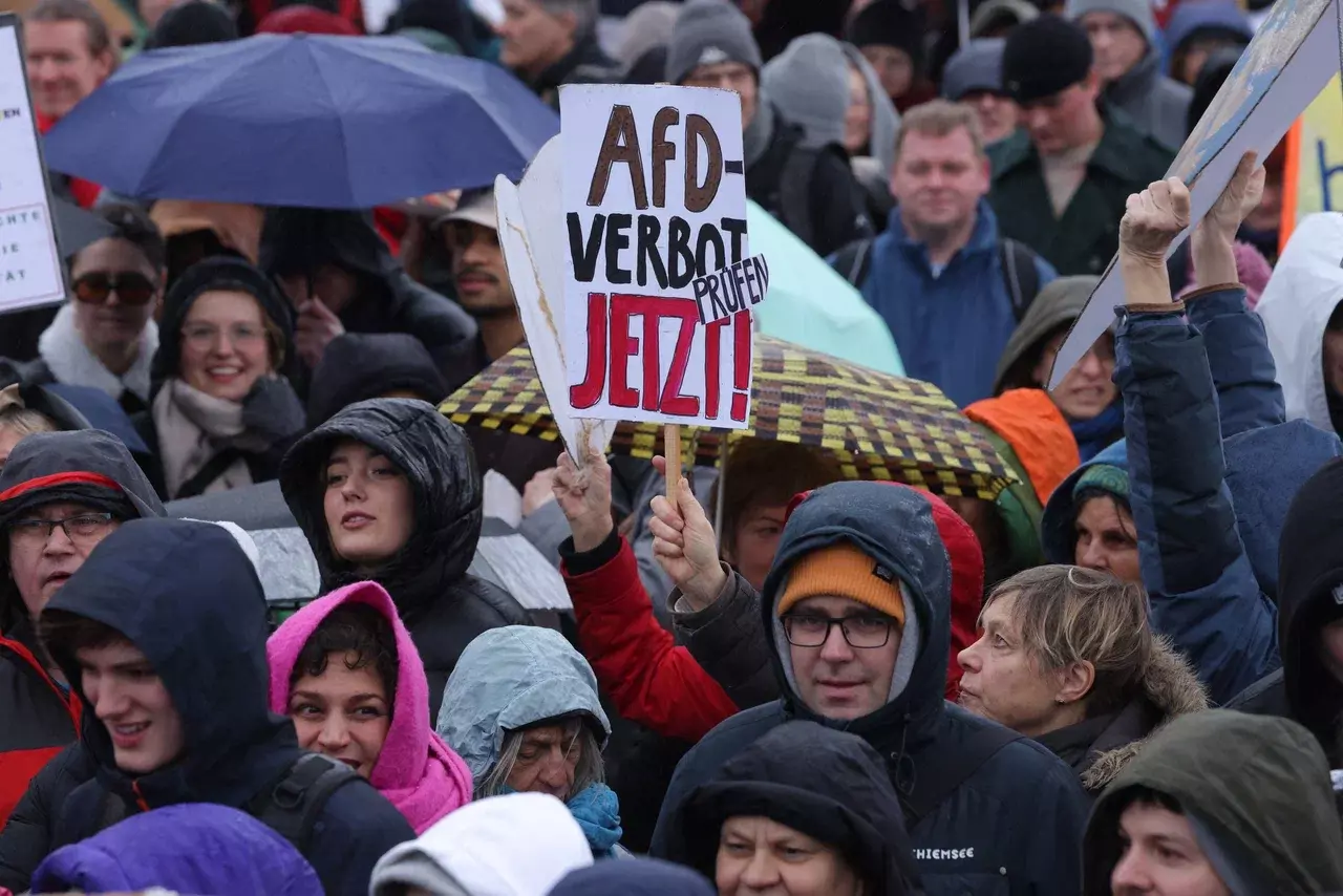 Historische Kundgebungen gegen Rechtsextremismus in Deutschland: Mehr als 150.000 Menschen gingen auf die Straße
