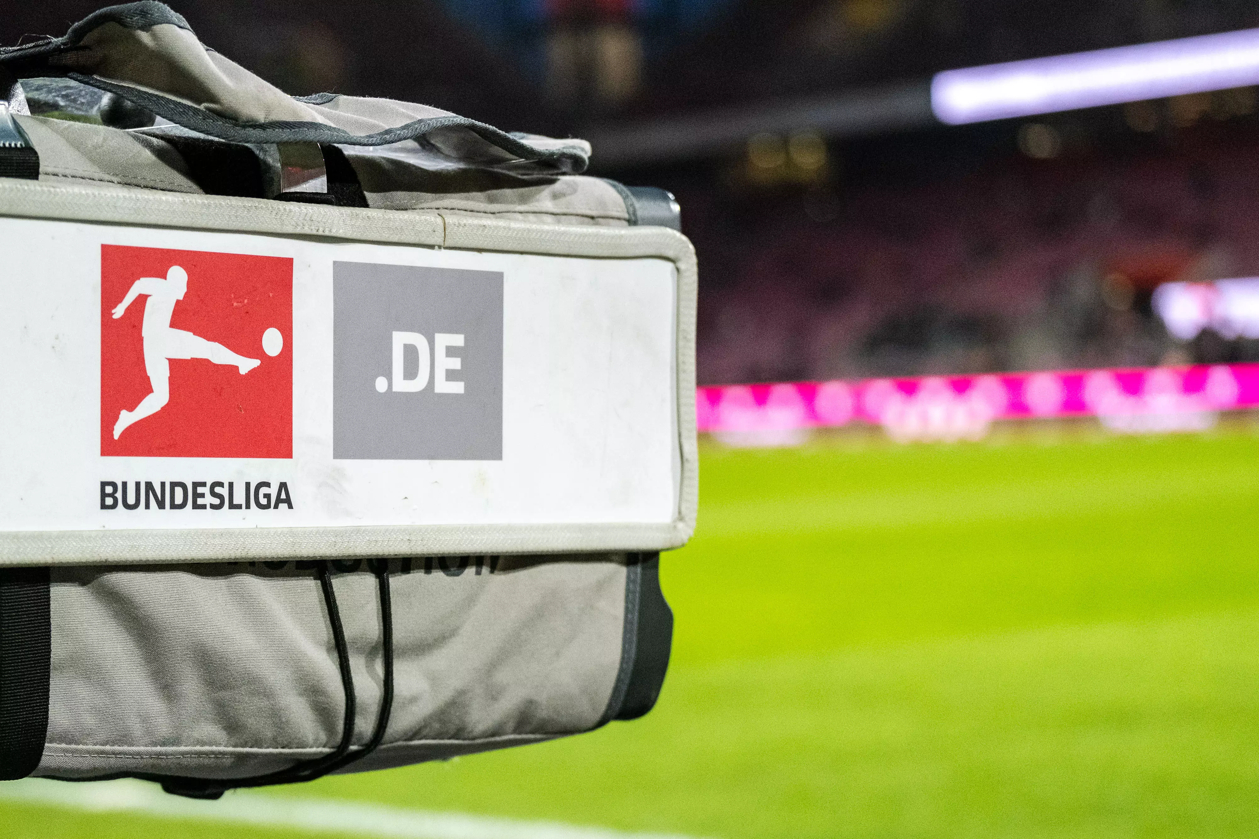 Streit um Bundesliga-Rechte: DFL stoppt Aukti – DENAE