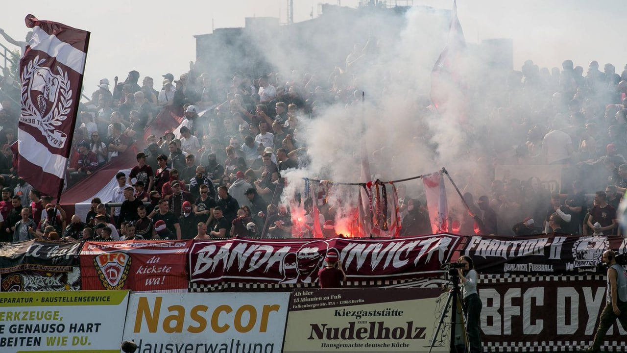 Gewaltorgie beim Regionalligaspiel: Über 150 Polizisten verletzt