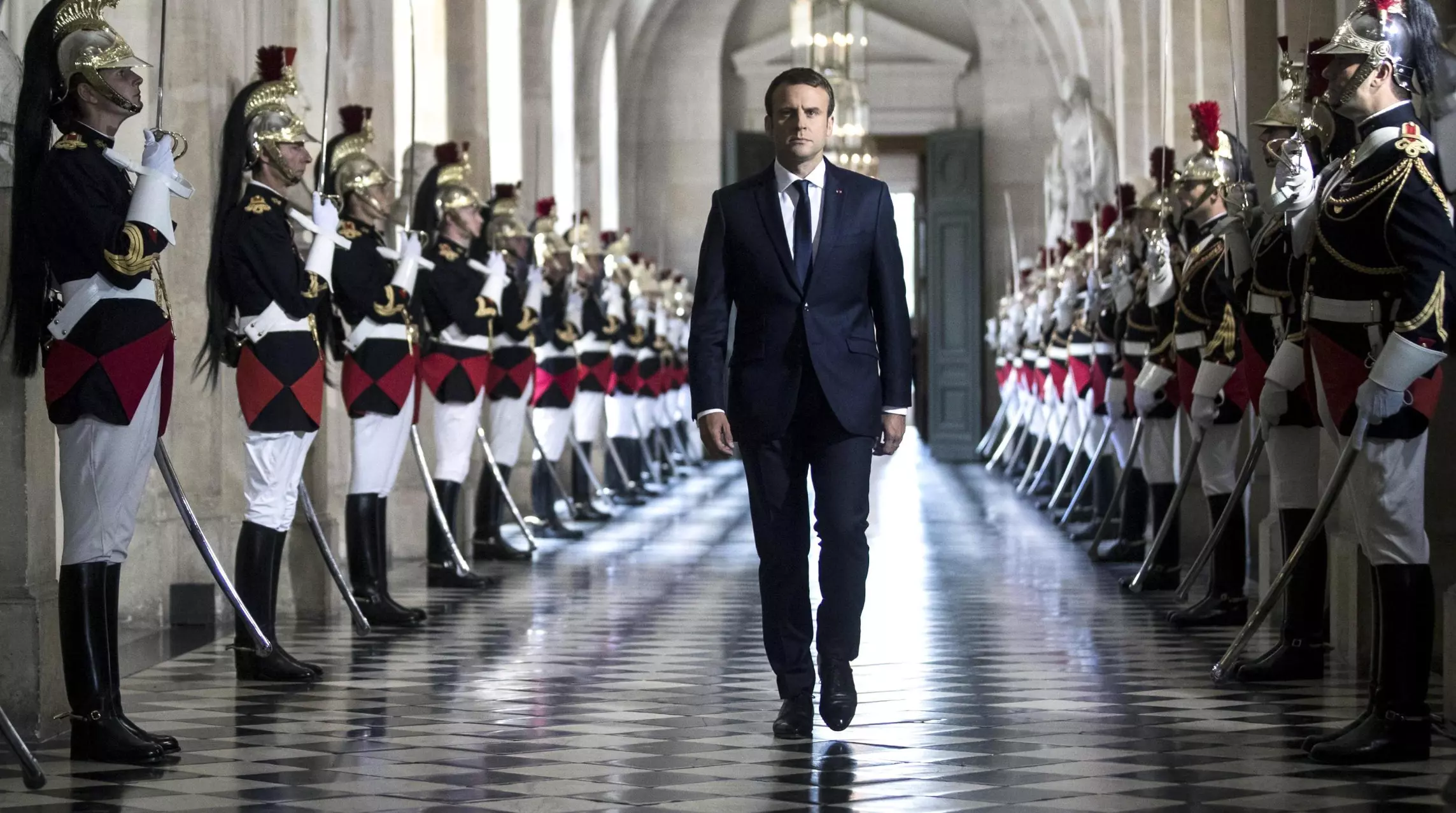 Michel Onfray: „Macron hat sich als König ein – DENAE