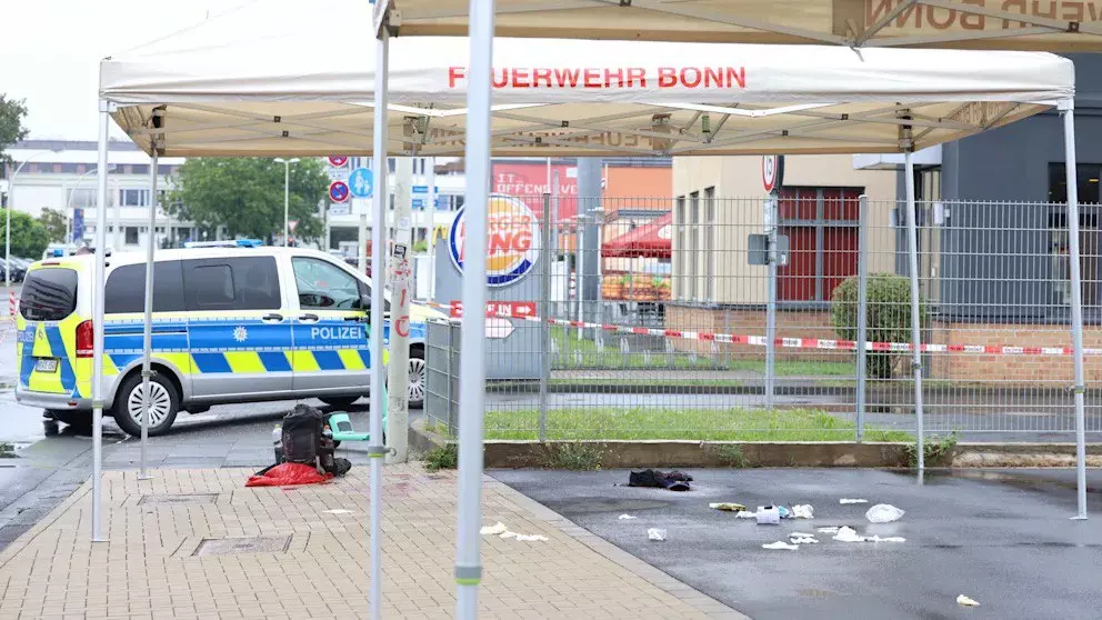 Messerattacke in Bonn: Täter erliegt Polizeis – DENAE