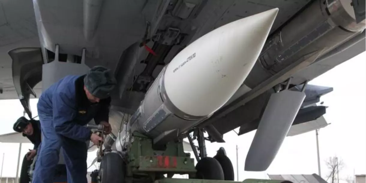 Neue russische Luft-Luft-Rakete mit Atomsprengkopf